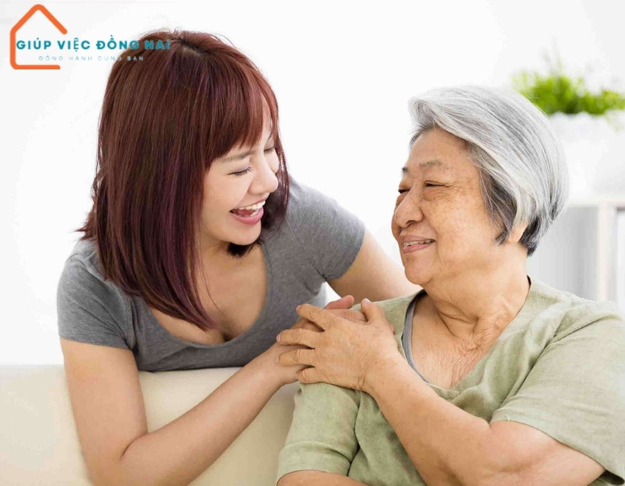 Dịch vụ giúp việc chăm sóc người lớn tuổi có kinh nghiệm giúp người già cảm thấy yên tâm hơn
